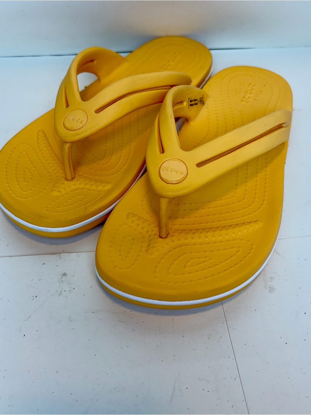 Crocs Women’s Yellow Foam Flip Flops size 7